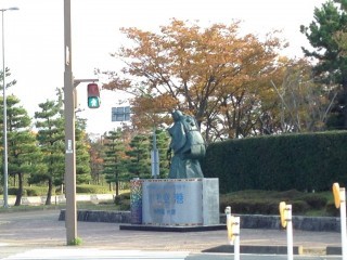 Benkei statue in front of the Komatsu Airport